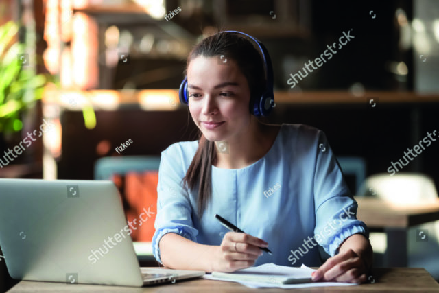 https://phoenixmedia.cz/coaching2/wp-content/uploads/stock-photo-focused-woman-wearing-headphones-using-laptop-in-cafe-writing-notes-attractive-female-student-1395298487-640x427.jpg